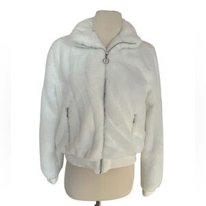 Ambiance Outerwear Women’s Size Large Jacket White Soft Faux Full Zip Polyester